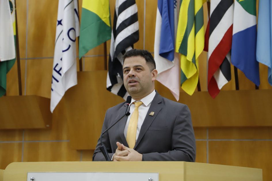 Jean Araújo cobra iluminação à CCR em acesso da Lucas Nogueira Garcez à Via Dutra, na altura do Nova Jacareí