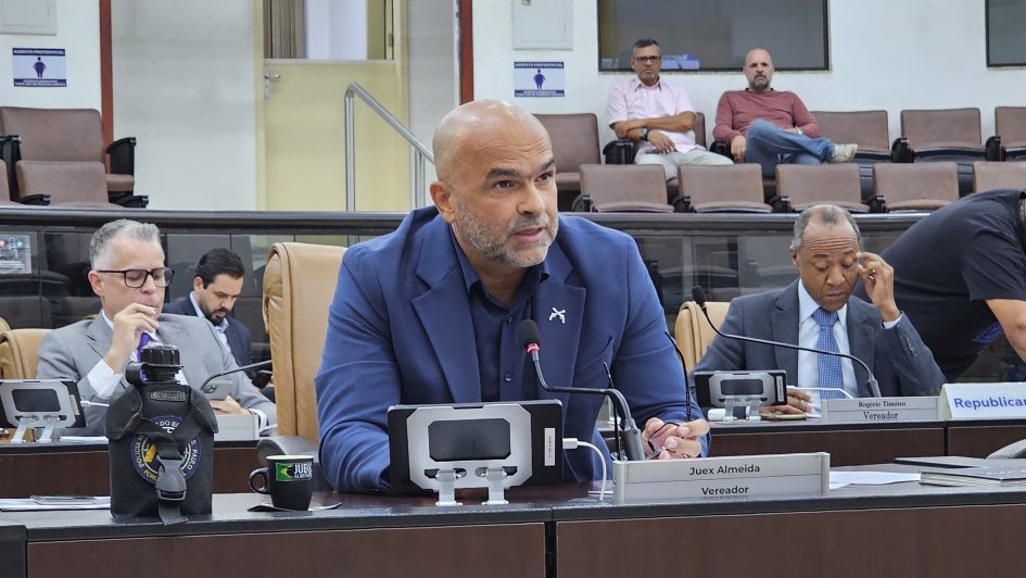 Juex Almeida cobra andamento de protocolos ‘parados’ no AtendeBem