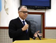 Luís Flávio questiona prefeito sobre paralisação de obras do Campo de Rugby em Jacareí