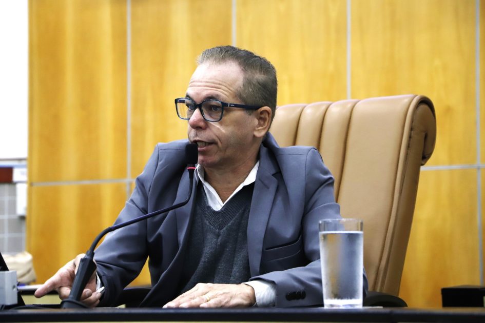 Paulinho do Esporte solicita tapa-buracos para avenida no Jardim Novo Amanhecer