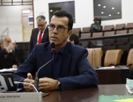 Daniel Mariano cobra recapeamento de via pública no Parque Imperial