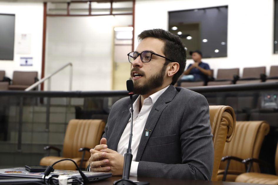 Gabriel Belém questiona Prefeitura sobre cálculo de pagamento de anuênios dos servidores municipais