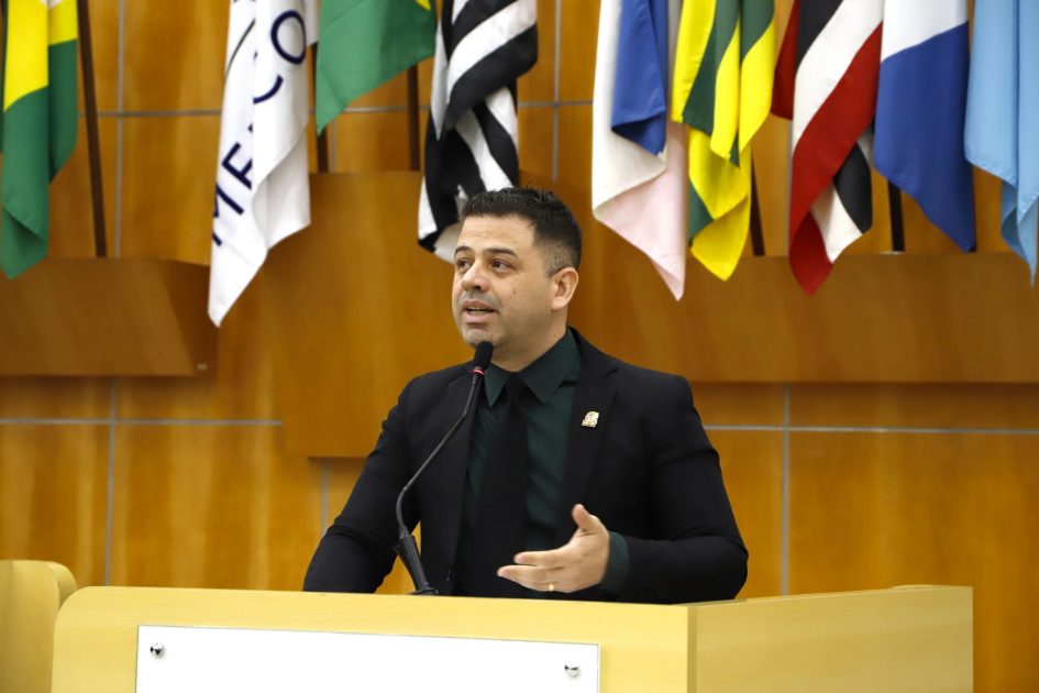 Jean Araújo cobra prefeito sobre falta de medicamentos nas unidades de saúde