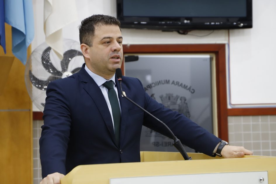 Jean Araújo reivindica revitalização de praça de esportes e área de lazer no Parque Brasil