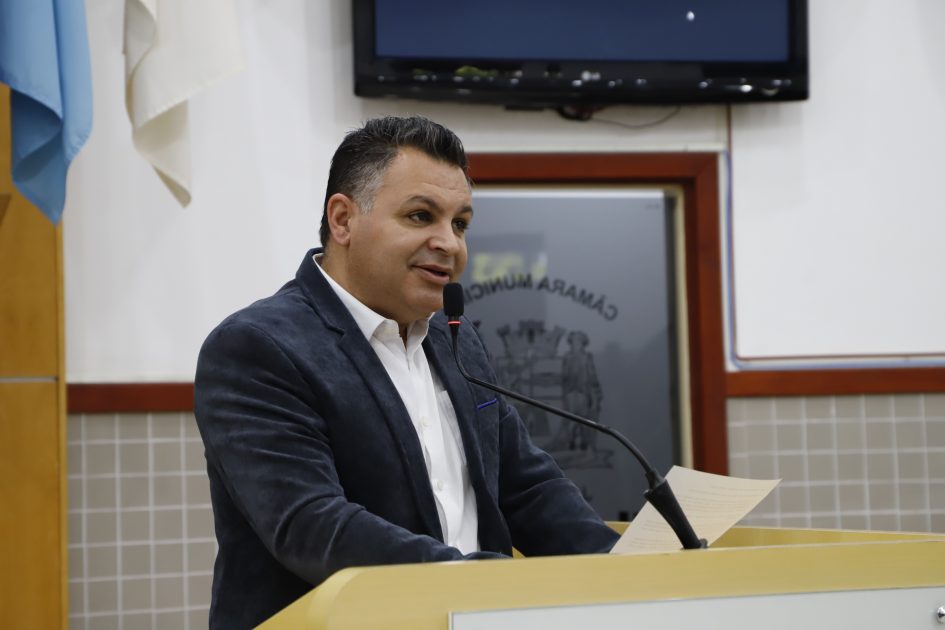 Netho Alves pede serviços de limpeza do Córrego do Turi