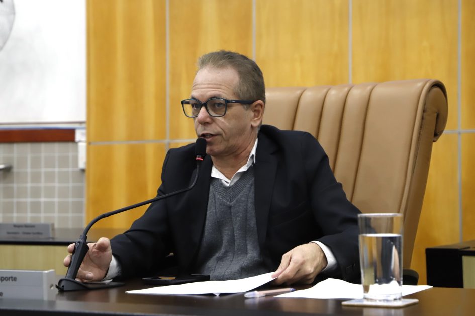 Paulinho do Esporte pede instalação de trava-motos em ruas do Jardim das Indústrias