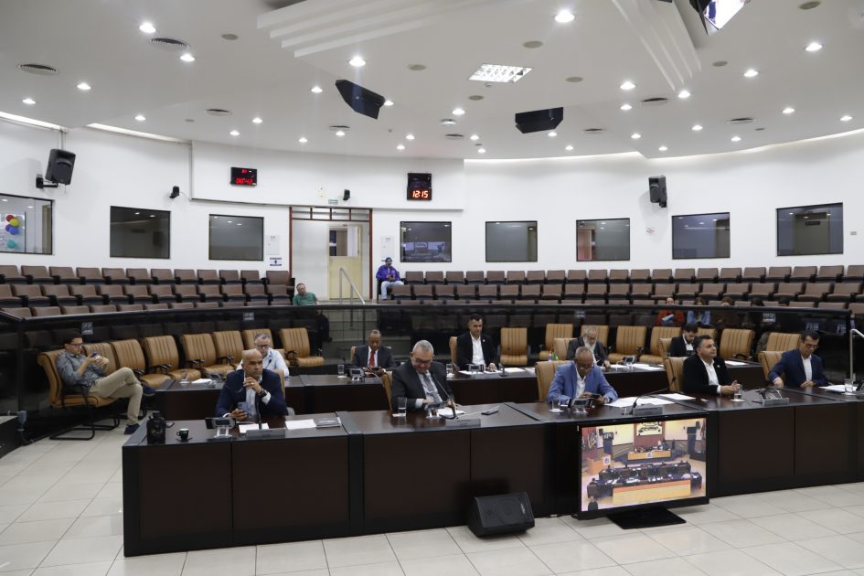 Câmara de Jacareí aprova alterações em lei sobre resíduos da construção civil e outros dois projetos