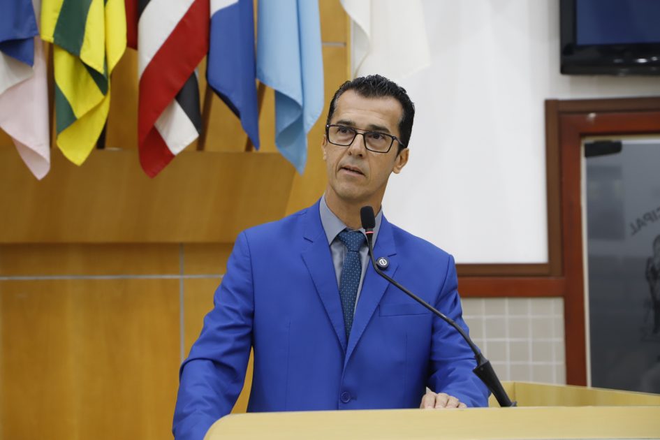 Daniel Mariano cobra recuperação de piso em trecho da Estrada do Campo Grande