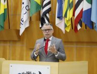 Luís Flávio questiona prazo da Prefeitura para conclusão de obras na Rua Padre Eugênio