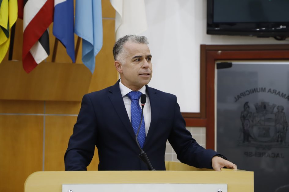 Luís Flávio questiona processo de contenção de deslizamento na Avenida Lucas Nogueira Garcez