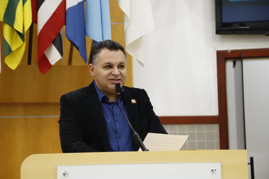 Netho Alves cobra reforço de sinalização em via pública do Parque Califórnia