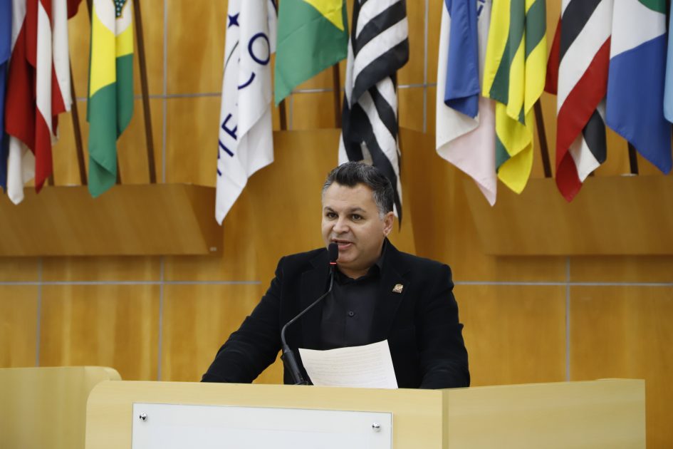 Netho Alves cobra retirada de entulho em área verde entre Villa Branca e Rio Comprido
