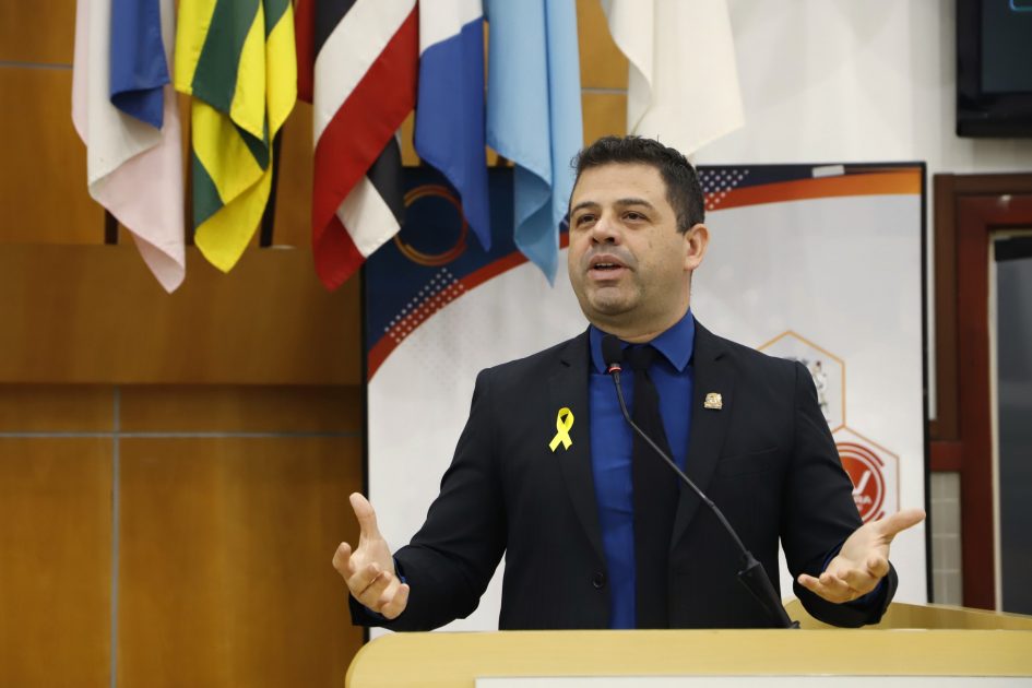 Jean Araújo cobra manutenção em quadra do Jardim Nova Esperança