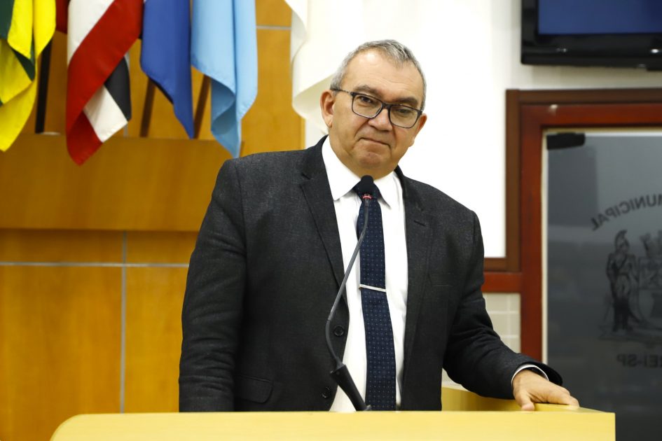 Marcelo Dantas solicita instalação de bebedouro em quadra no Bairro Cidade Salvador