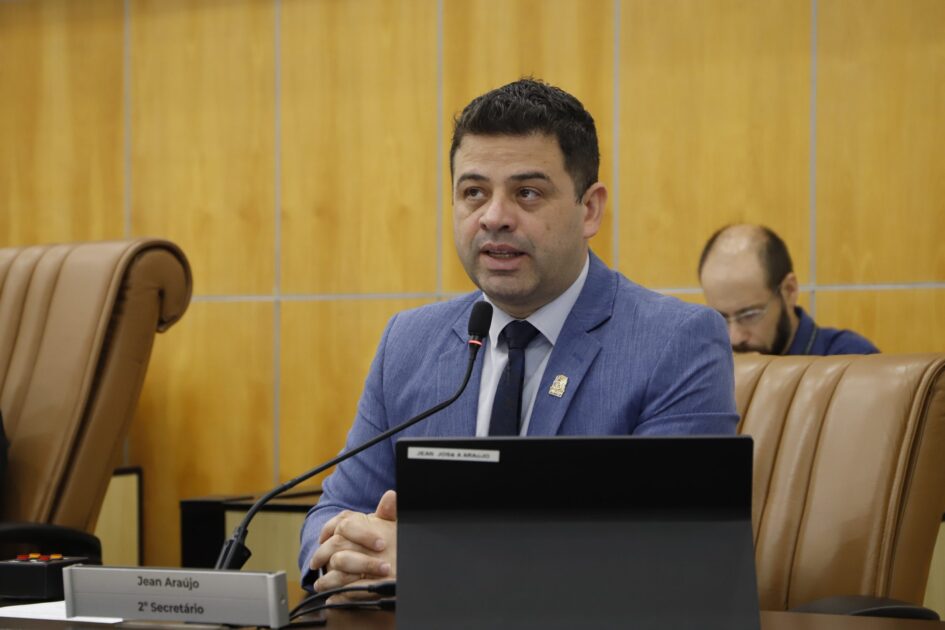 Jean Araújo cobra Prefeitura sobre estudo técnico de drenagem no Centro