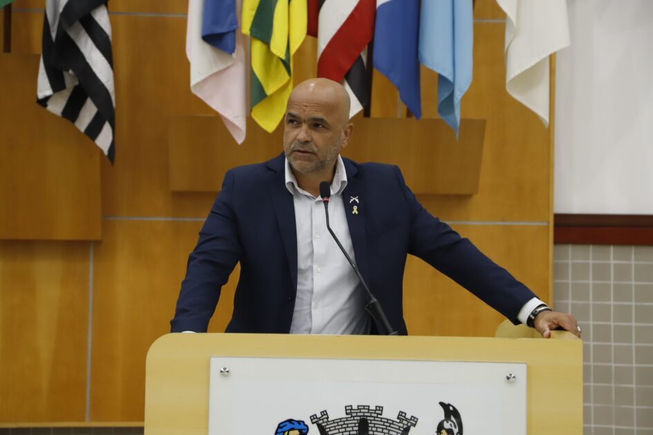 Juex Almeida pede limpeza de área verde no Jardim Novo Amanhecer