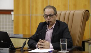 Paulinho do Esporte pede nivelamento de ruas de diferentes bairros da cidade